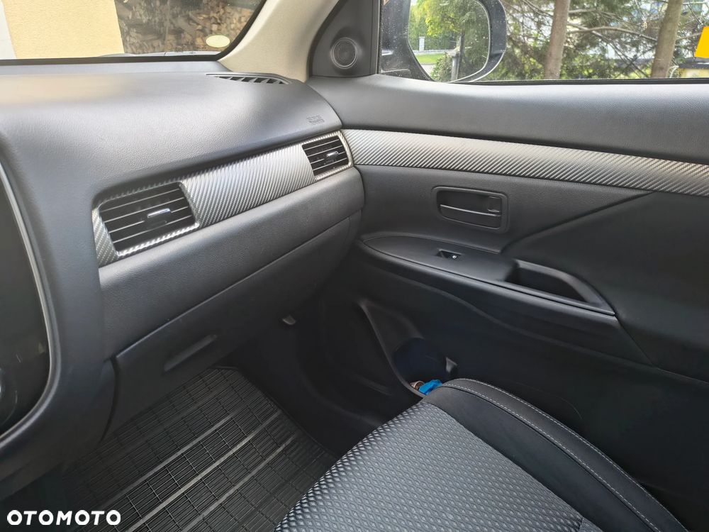 Mitsubishi Outlander 2.0 Invite + 2WD - 14