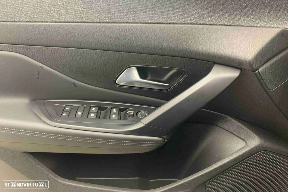 Peugeot 408 - 8