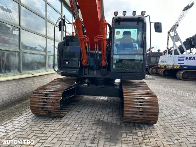 Hitachi ZX 225USLC-5B - 8