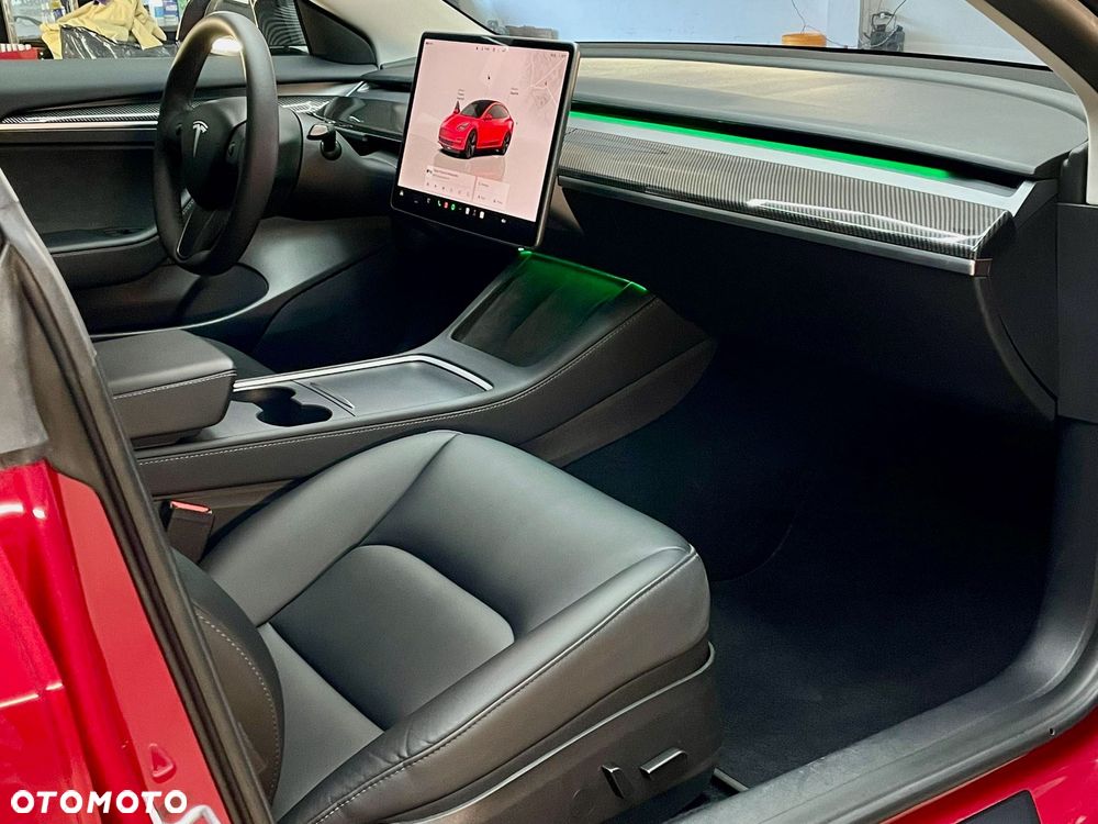 Tesla Model 3 - 8