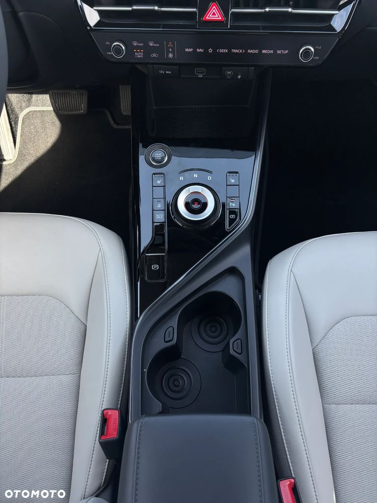 Kia Niro 1.6 GDI Hybrid Business Line - 20
