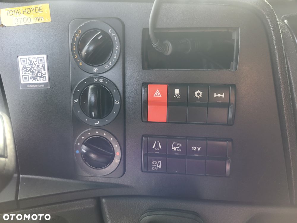 Mercedes-Benz **Mercedes Atego 1524 Chłodnia + Winda Euro 6 2018 / 240 tys. km / 15 EP / Pneumatyka / Tempomat** - 30