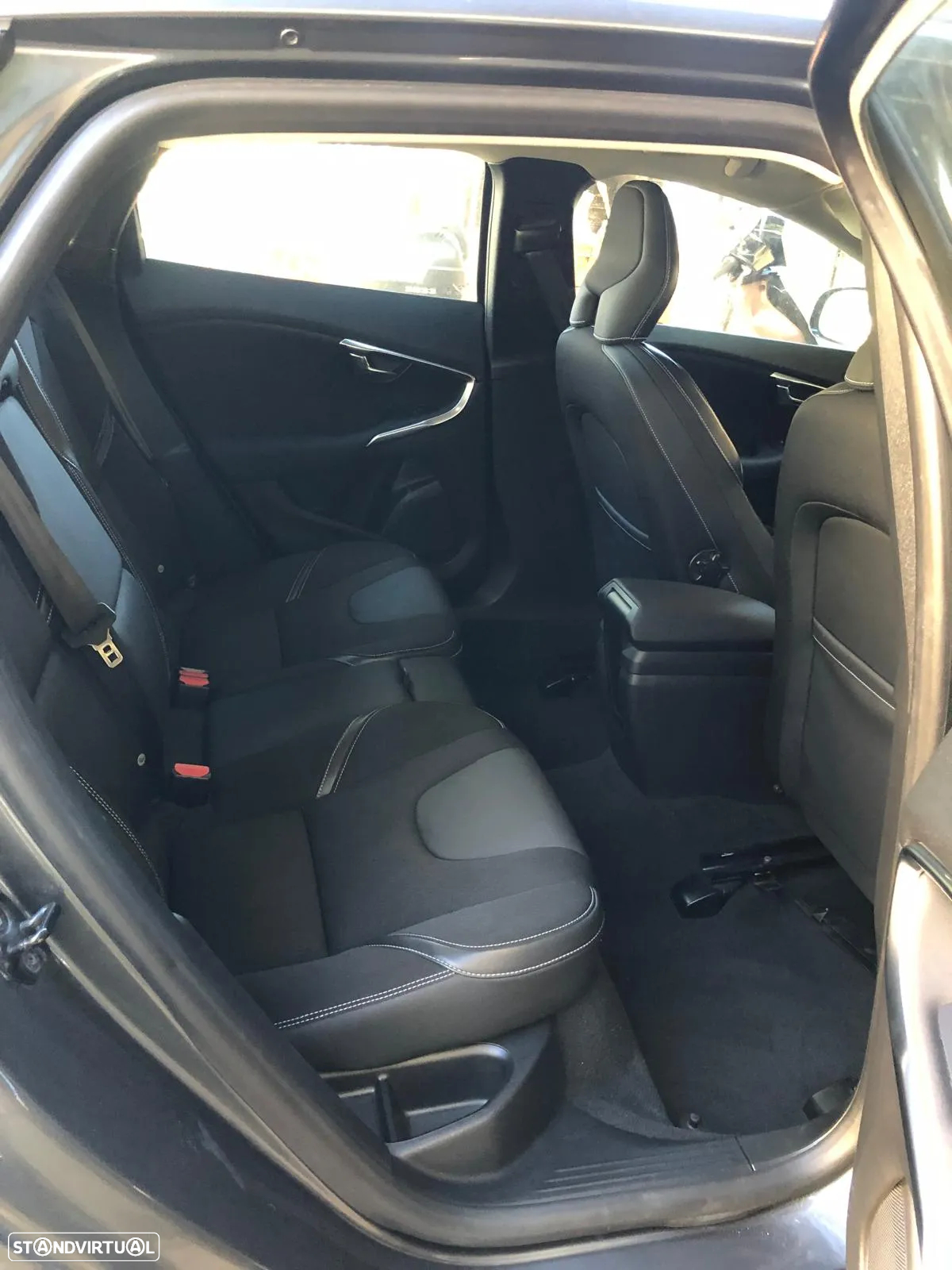 Volvo V40 1.6 D2 Eco Momentum - 6