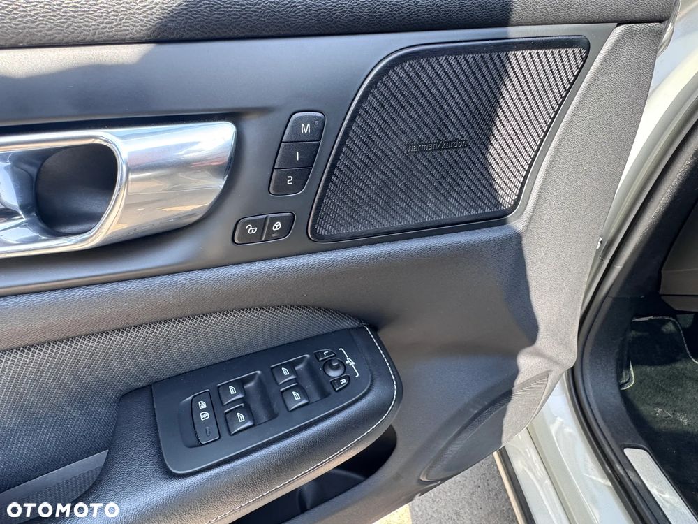 Volvo S60 T6 AWD R-Design - 13