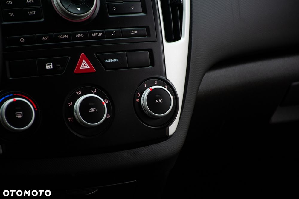 Kia Ceed 1.4 CVVT LX - 32