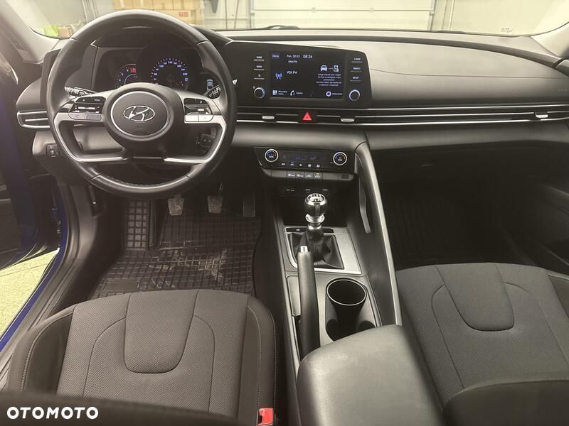 Hyundai Elantra - 21