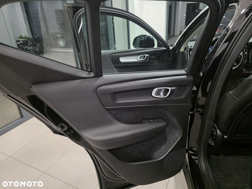 Volvo XC 40 D4 AWD Geartronic Momentum Pro - 21