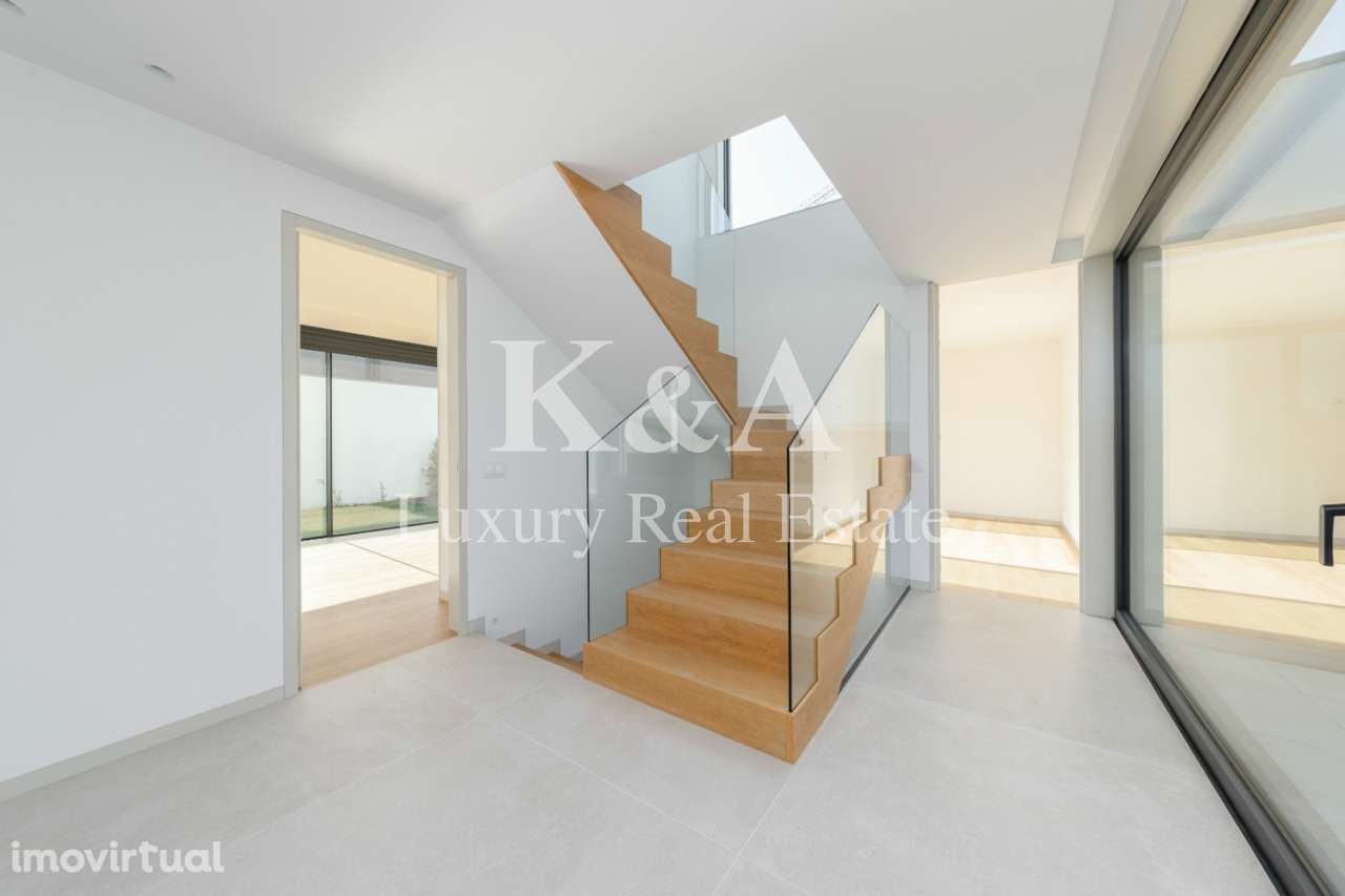 Moradia T4 com piscina, localizada a poucos passos das praias de Gaia - Grande imagem: 4/11