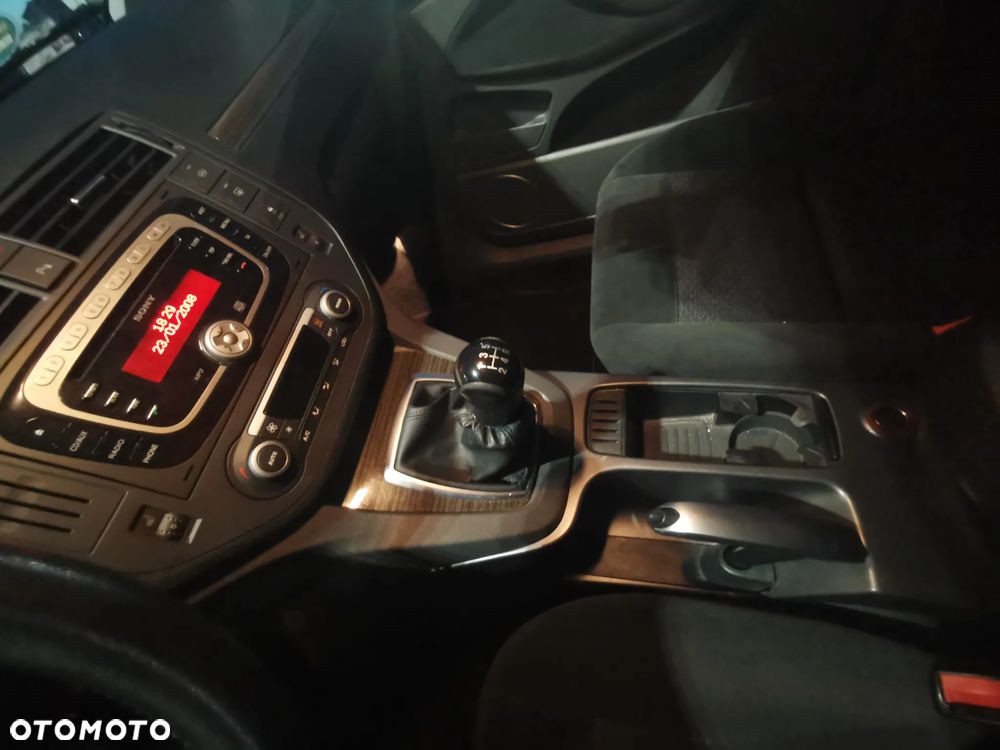 Ford Focus C-Max 1.8 Ghia - 13