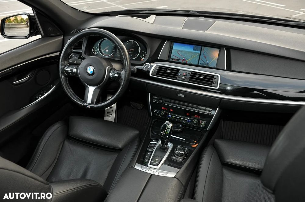 BMW Seria 5 530d xDrive Touring - 12