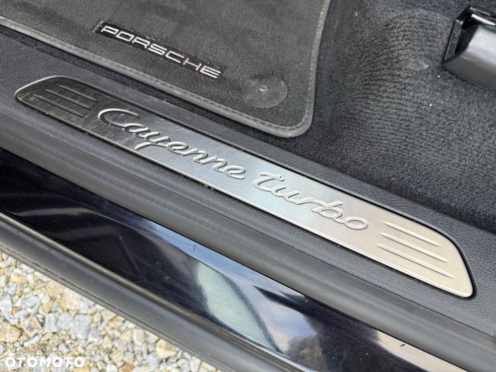 Porsche Cayenne Turbo - 21