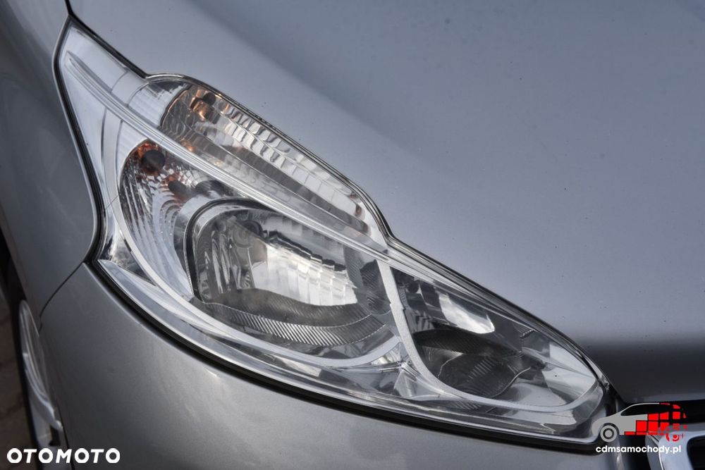 Peugeot 208 - 13