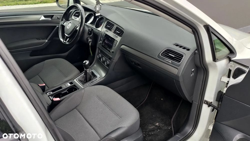 Volkswagen Golf 1.6 TDI BlueMotion Technology Cup - 26
