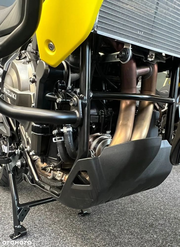 Suzuki V-STROM - 12