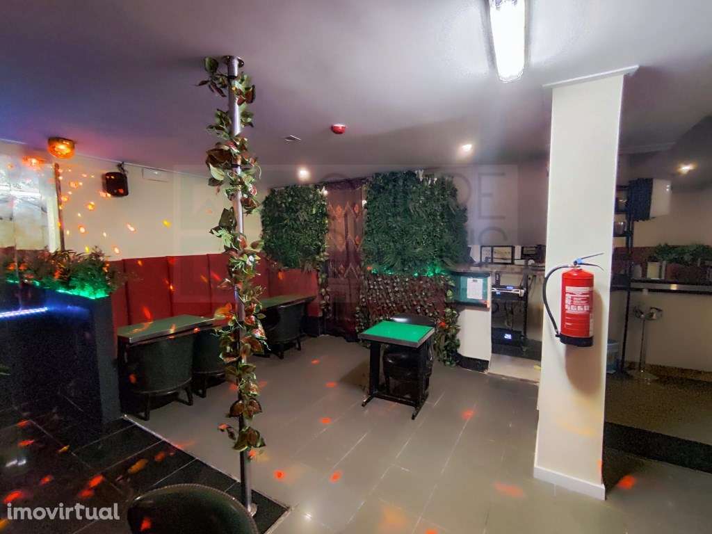 BAR EM VENDA - ESPAÇO COMERCIAL COM LICENÇA NOCTURNA - Grande imagem: 4/34