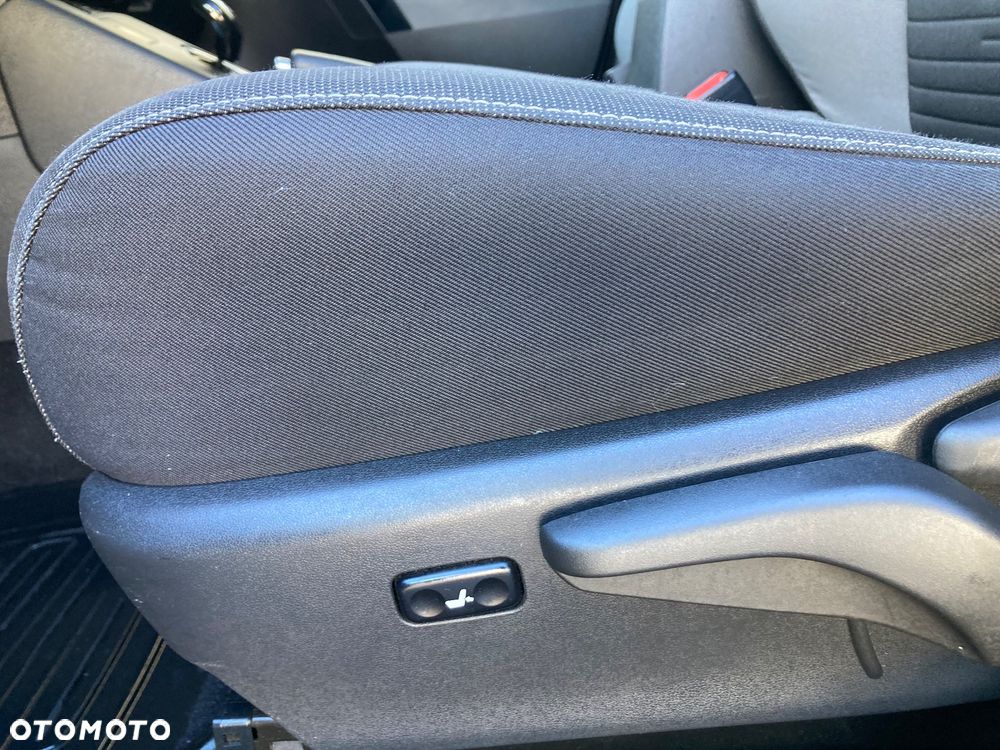 Toyota Auris Hybrid 135 Premium - 22