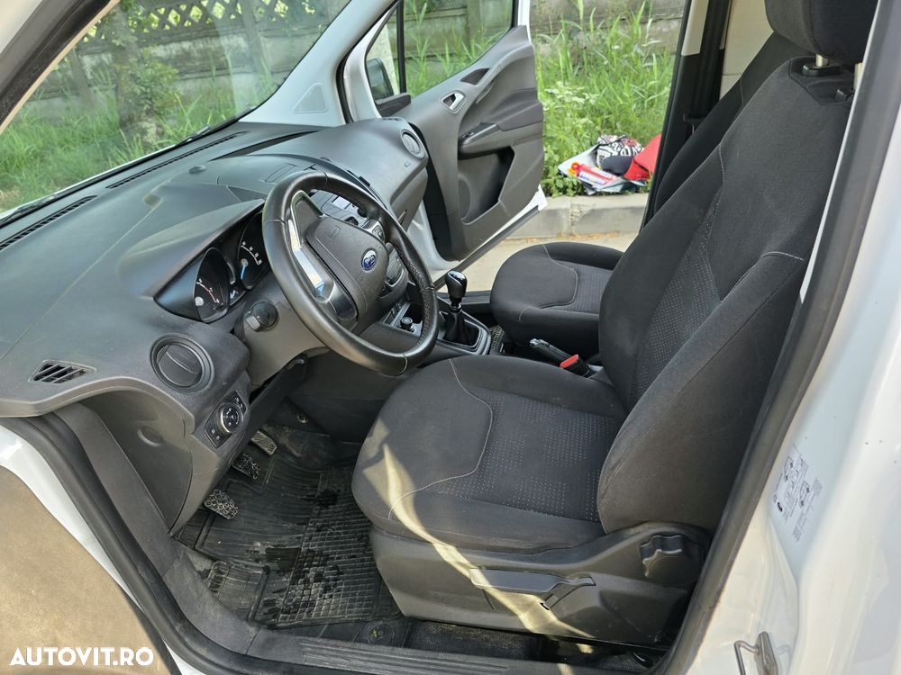 Ford Transit Courier - 10