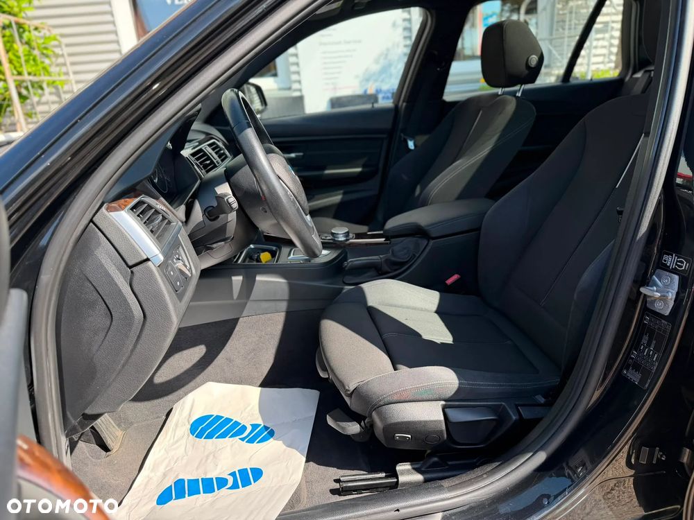 BMW Seria 3 318d Sport Line - 34