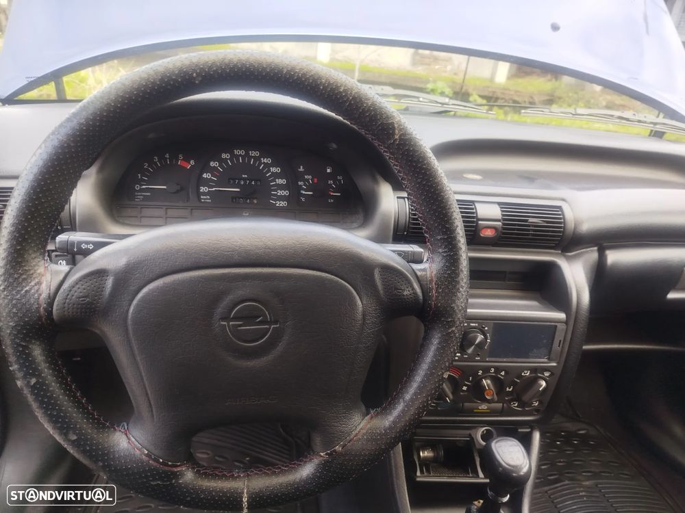 Opel Astra 1.7 TD GLS - 11