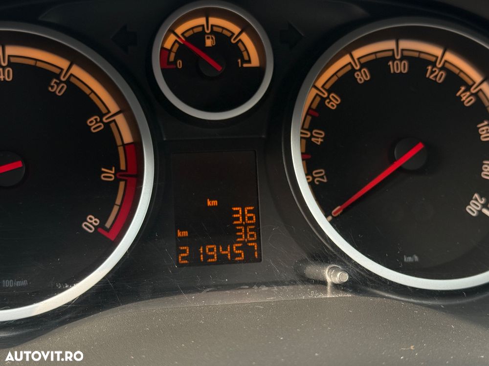 Opel Corsa 1.4 16V Innovation - 12