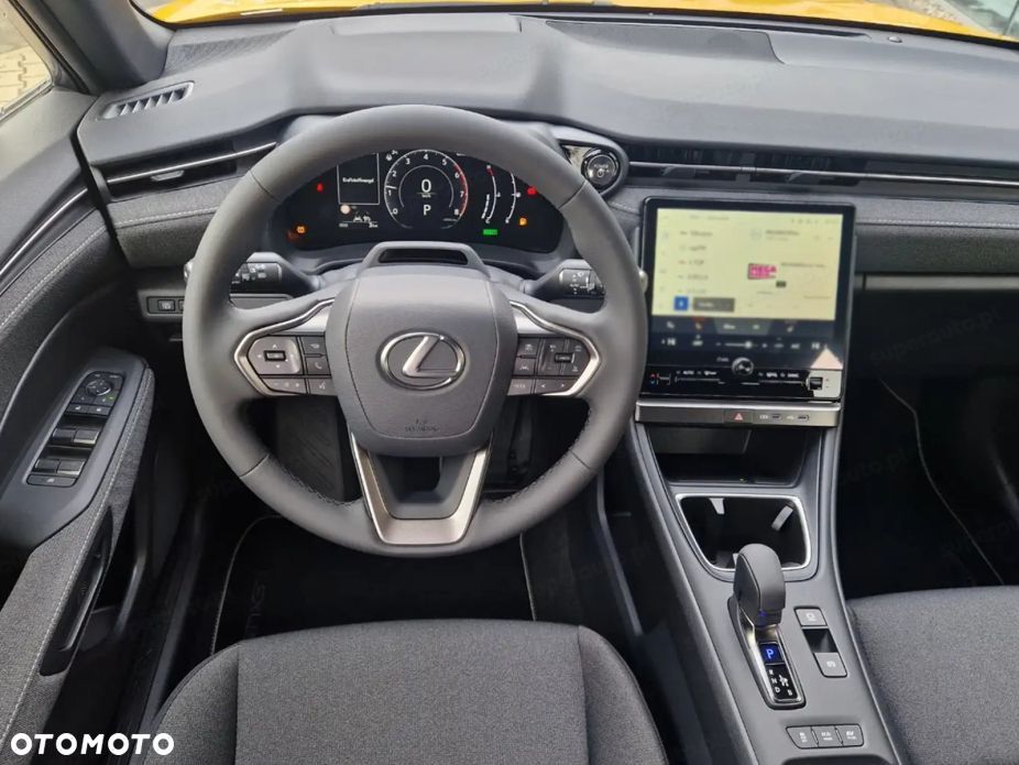 Lexus LBX - 9