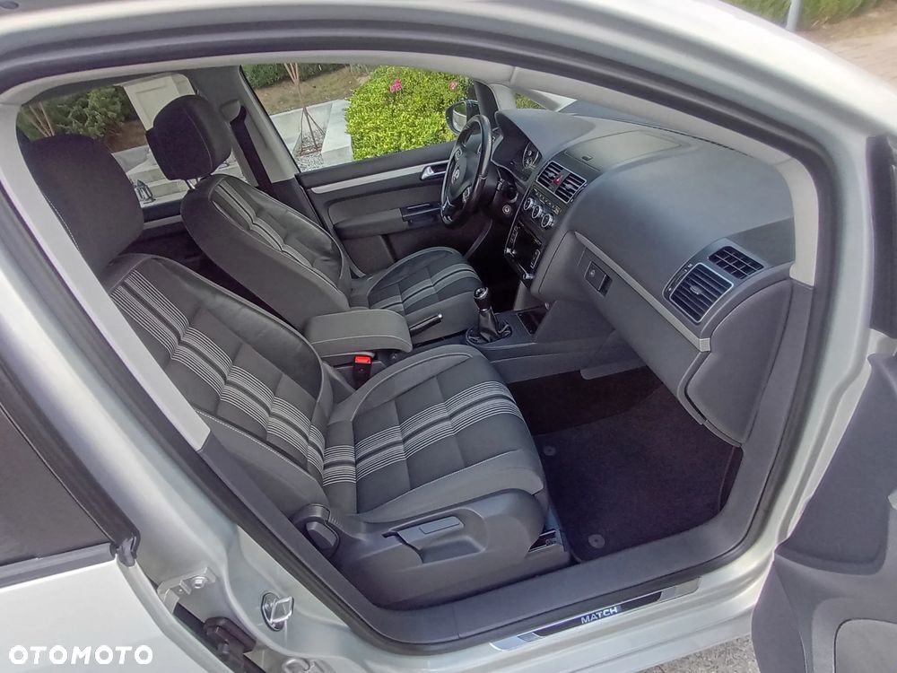 Volkswagen Touran 1.6 TDI DPF BlueMotion Technology MATCH - 29