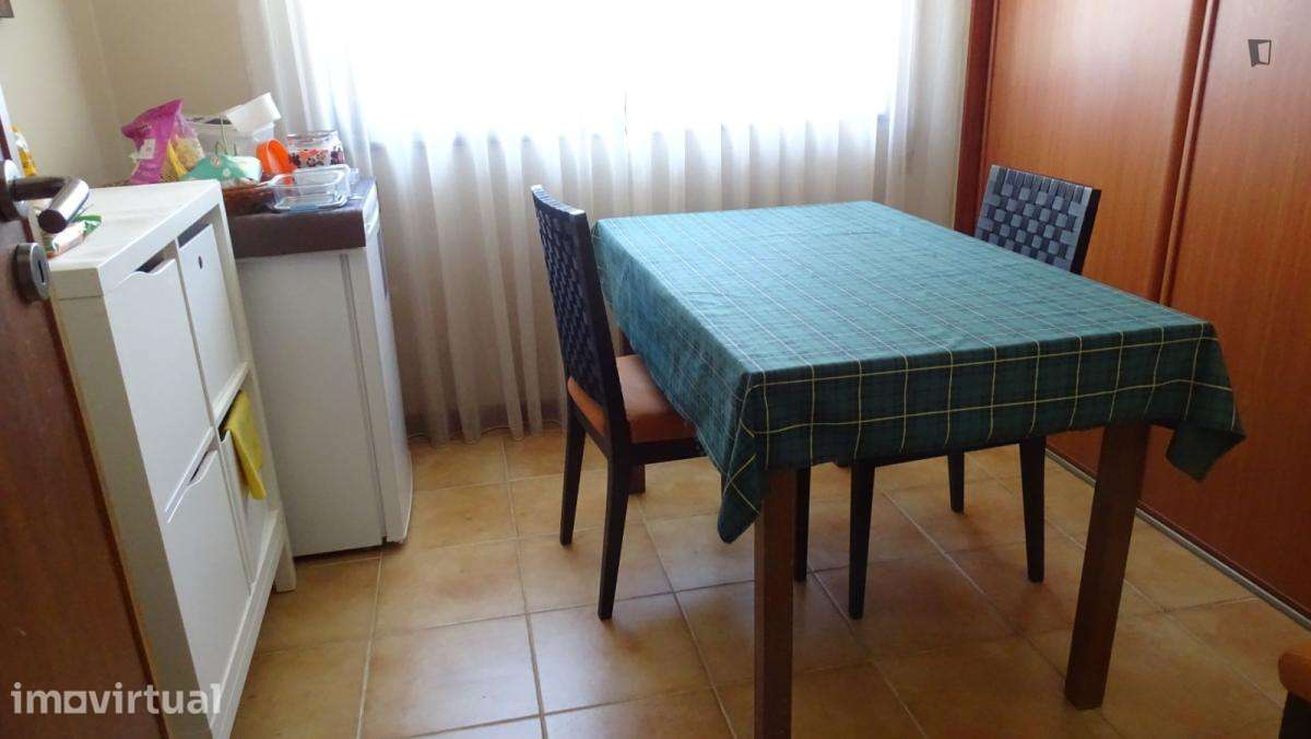 Quarto - localizado em Valongo Porto - Grande imagem: 3/24