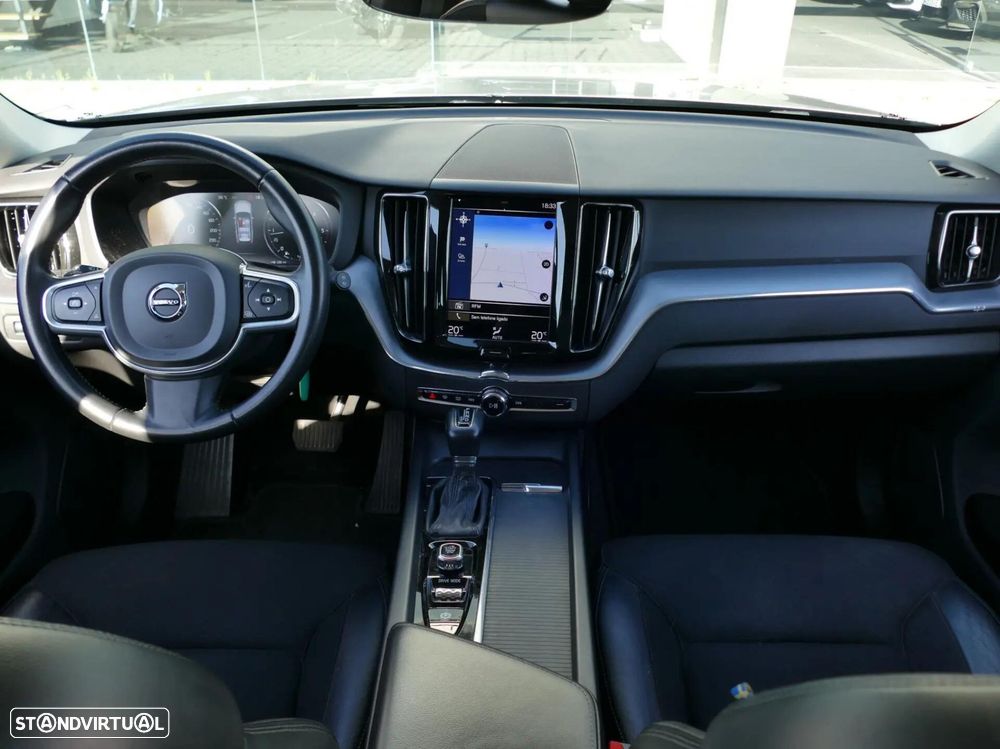 Volvo XC 60 2.0 D4 Momentum Geartronic - 40