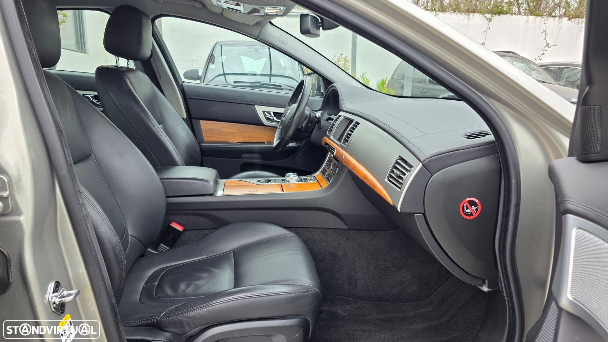 Jaguar XF 2.2 D Premium Luxury - 11