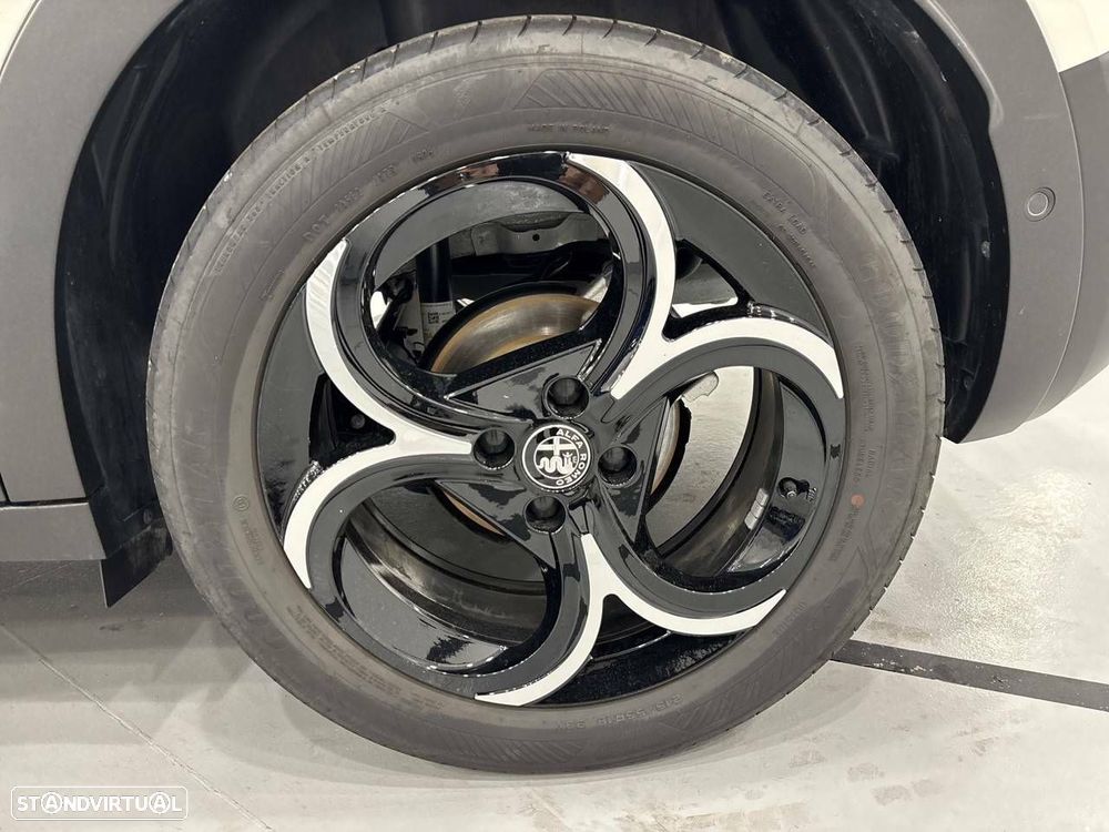 Alfa Romeo Junior 1.2 Speciale eDCT6 - 11
