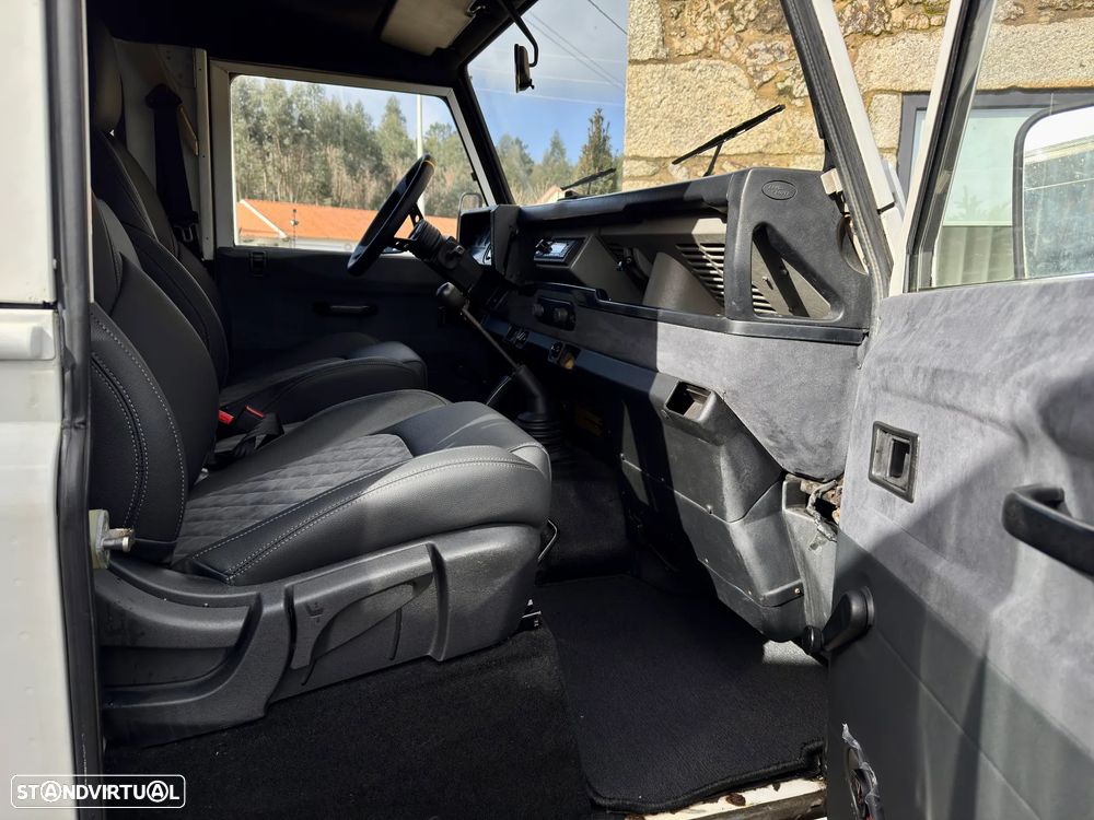 Land Rover Defender 90 2.5 TD5 Metal Top - 12