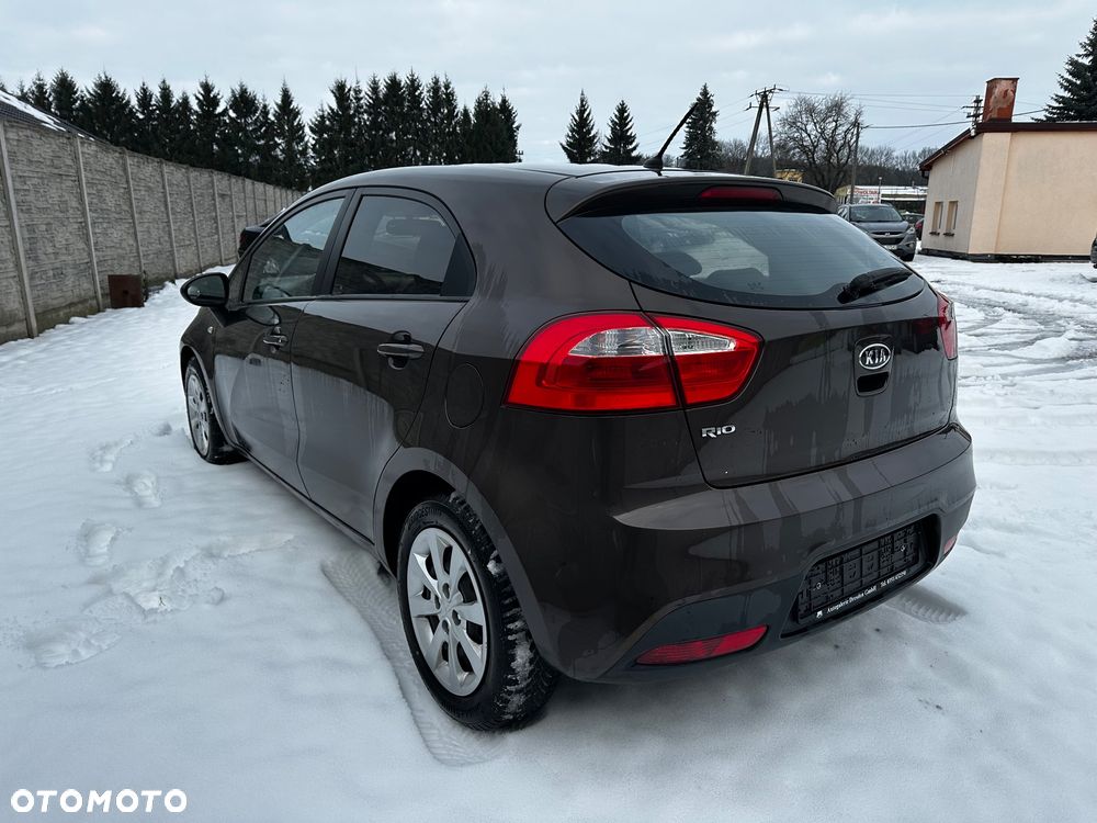 Kia Rio - 11