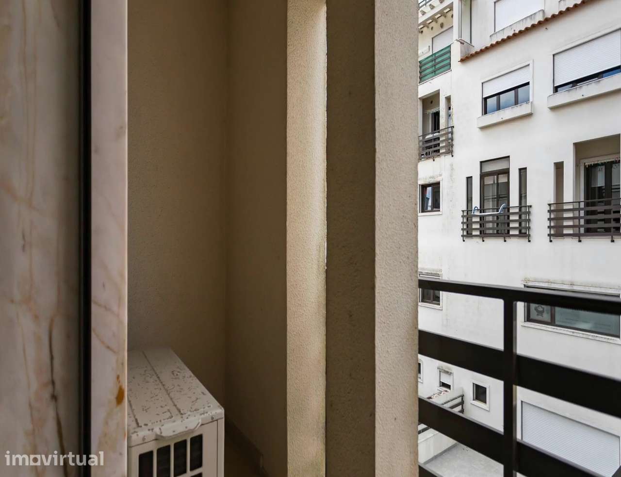 T2 com varanda, ar condicionado e elevador em Casal de Cambra - Grande imagem: 5/27