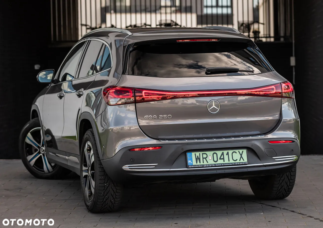 Mercedes-Benz EQA - 8