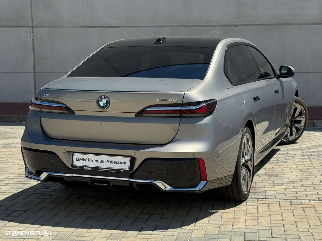 BMW i7 xDrive60 Pack Desportivo M - 4