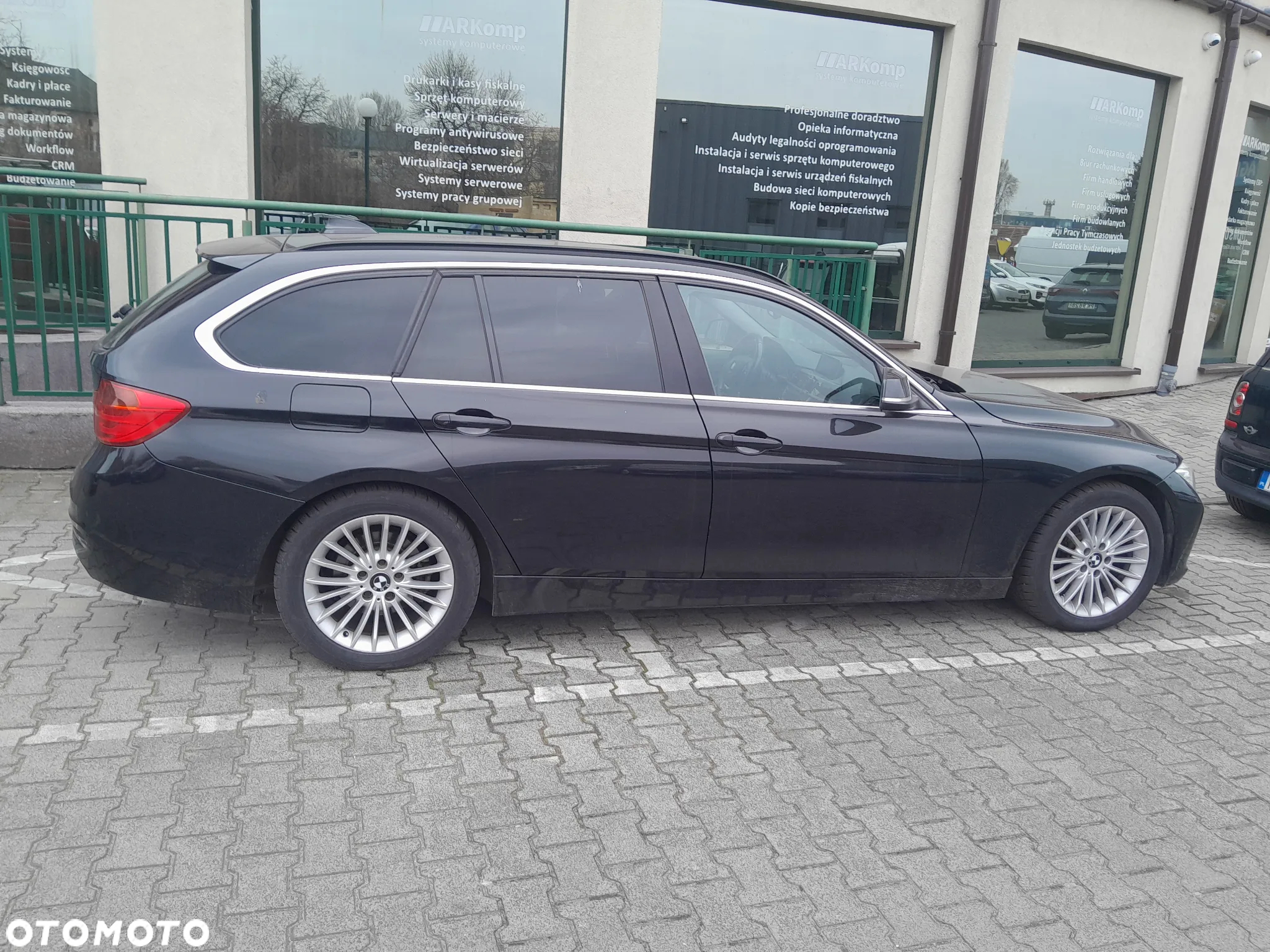 BMW Seria 3 318d DPF Touring Edition Exclusive - 6