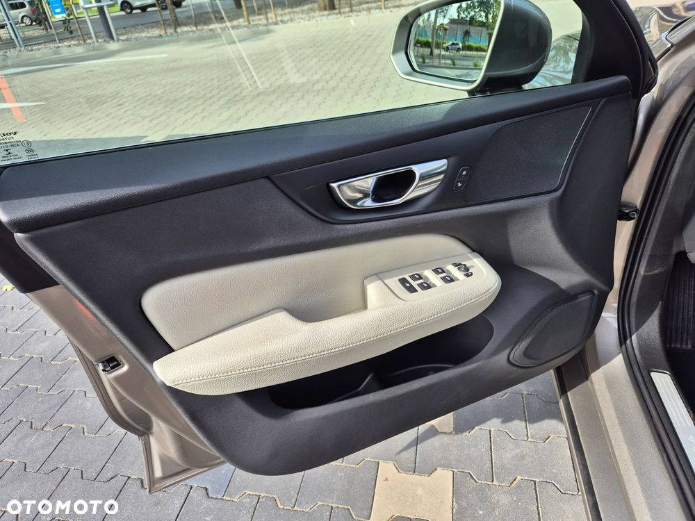 Volvo V60 T4 Momentum Pro - 15