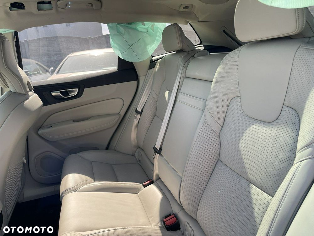 Volvo XC 60 B5 D AWD Ultimate Bright - 13