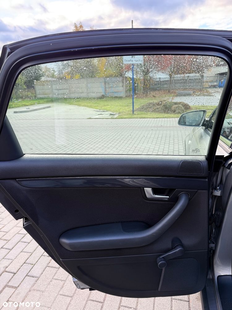 Audi A4 Limousine - 12