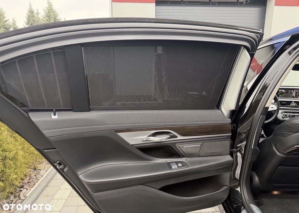 BMW Seria 7 740Li - 29