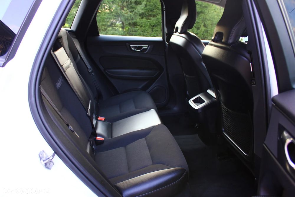 Volvo XC 60 D4 Momentum Pro - 37