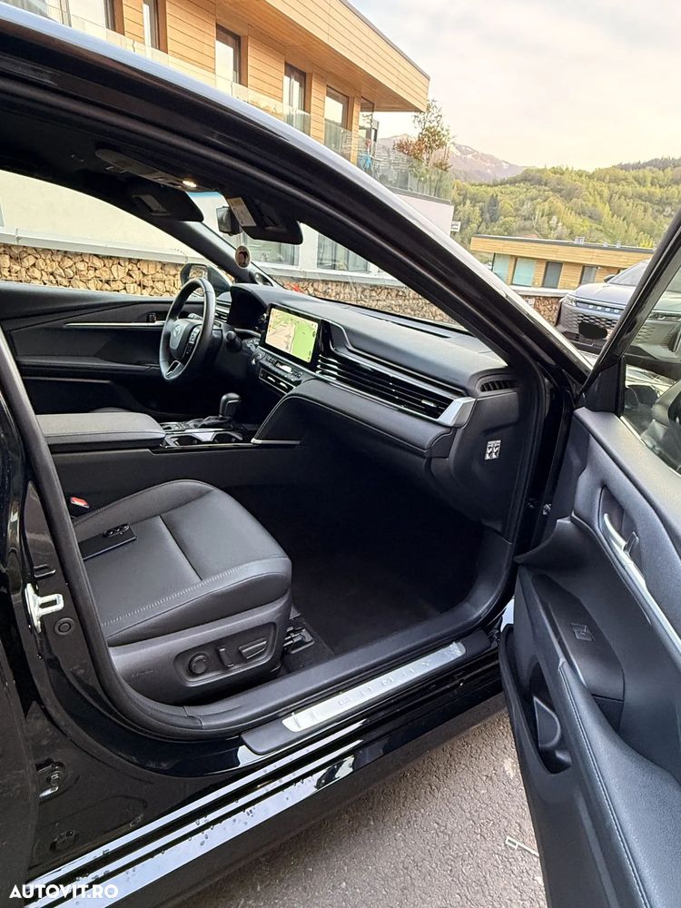 Toyota Camry 2.5 HEV Luxury - 11