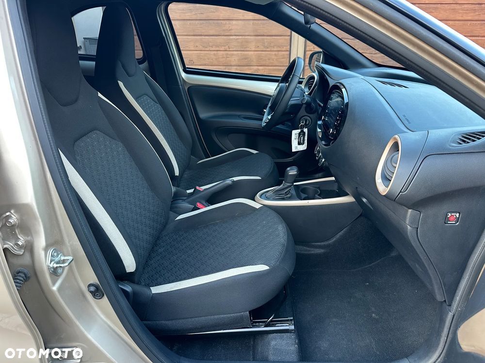 Toyota Aygo X x-shift x-play - 12