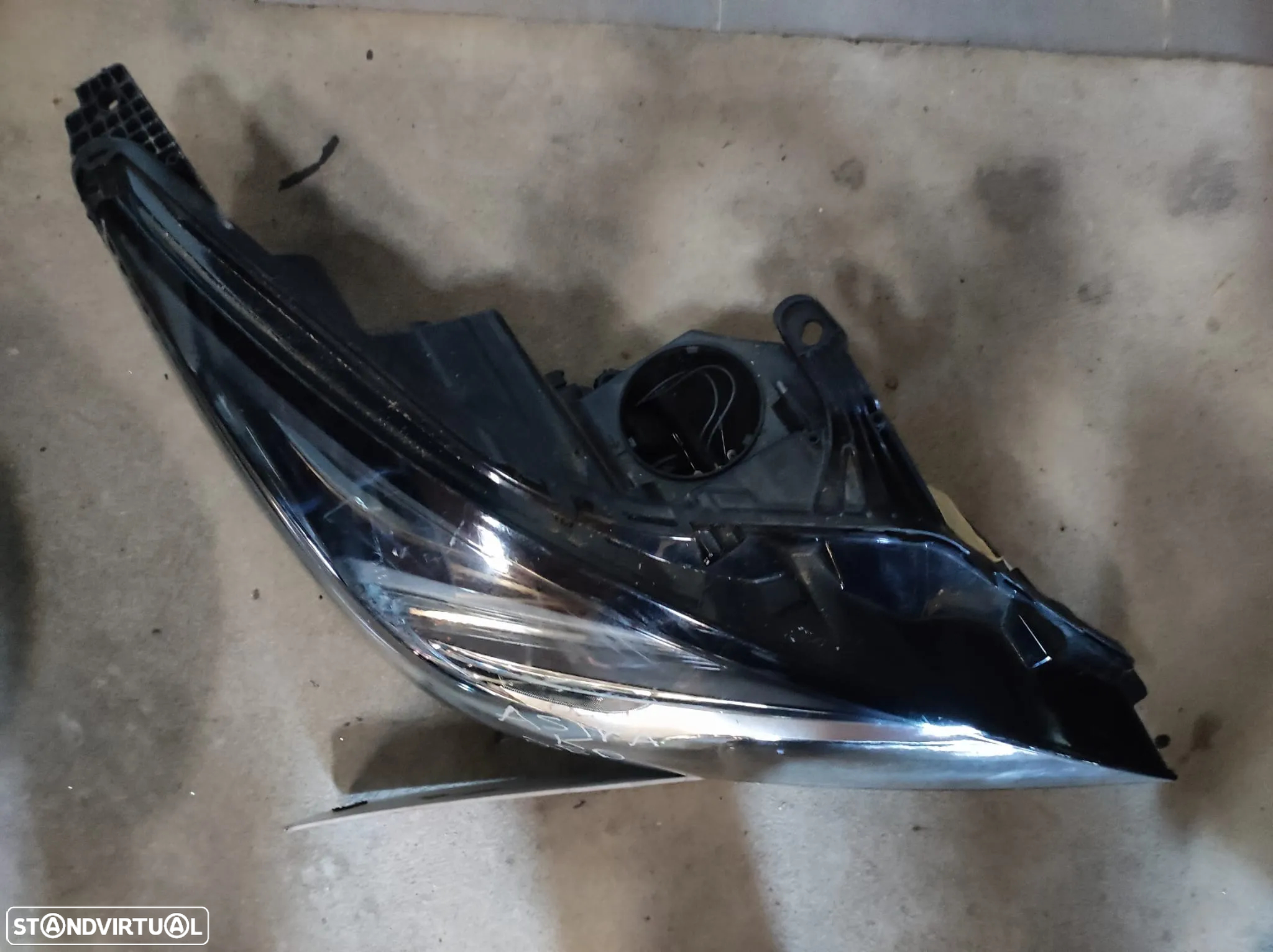 Farol direito opel astra K led - 2