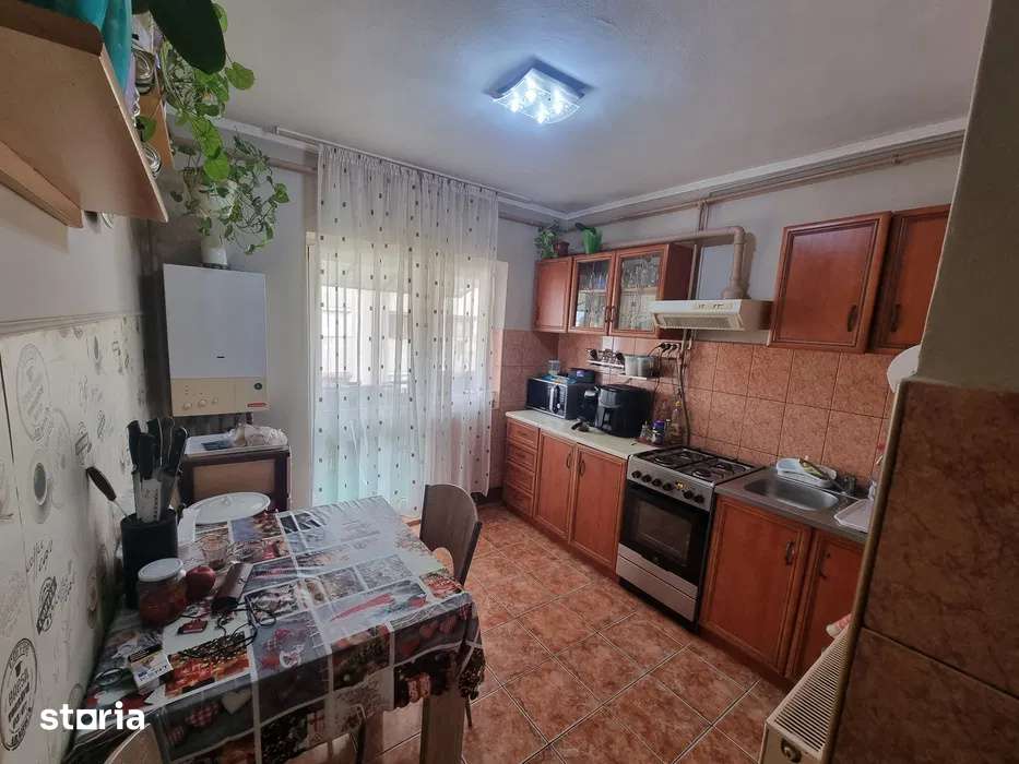 Apartament 2 camere, decomandat, Micro 17, Str. Brasov, etaj 4/4 — fotografia 1