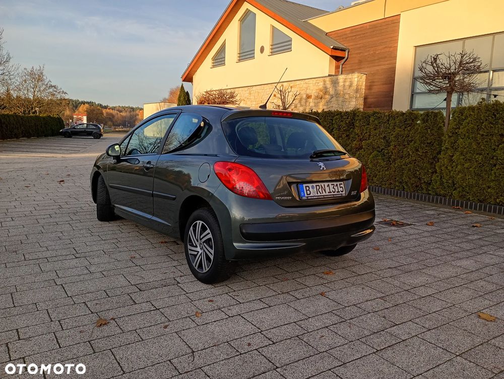 Peugeot 207 1.4 16V Trendy - 3