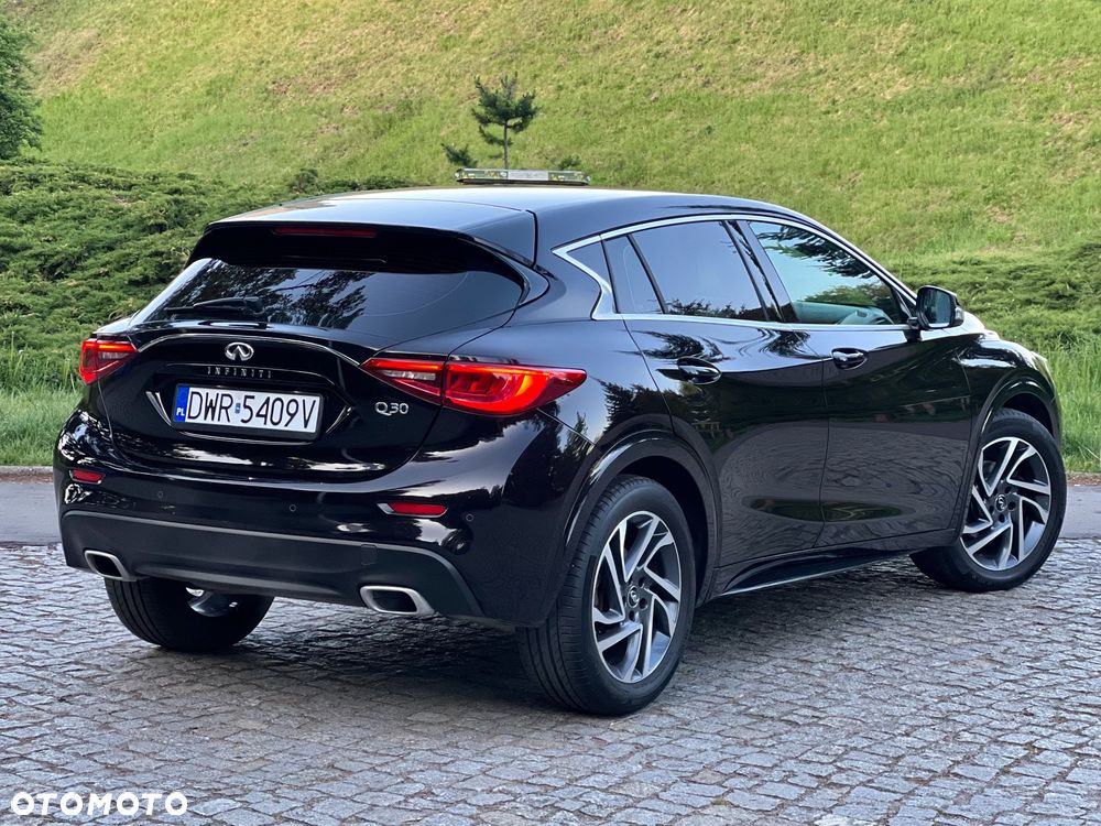 Infiniti Q30 1.6t Premium 7DCT - 6