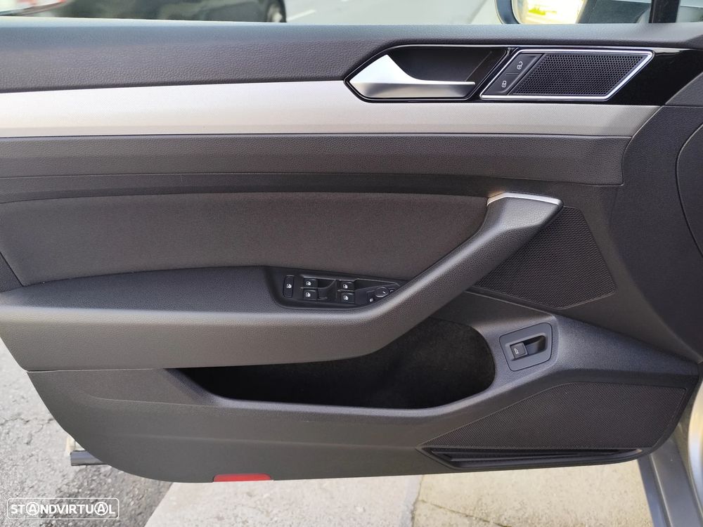 VW Passat Variant 2.0 TDI Confortline DSG - 21