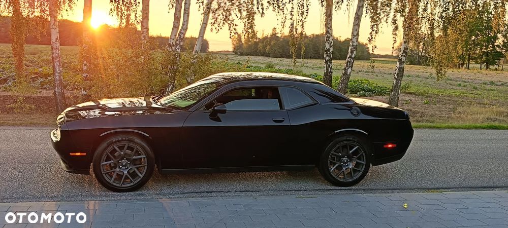 Dodge Challenger - 14