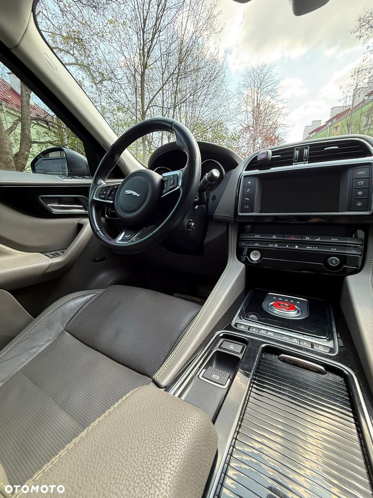 Jaguar F-Pace 2.0 i4P AWD R-Sport - 6
